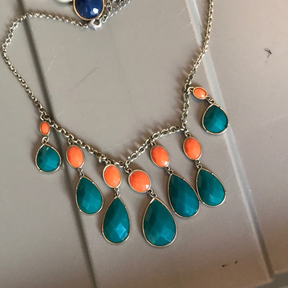 Assorted statement necklaces - Picture 6 of 7